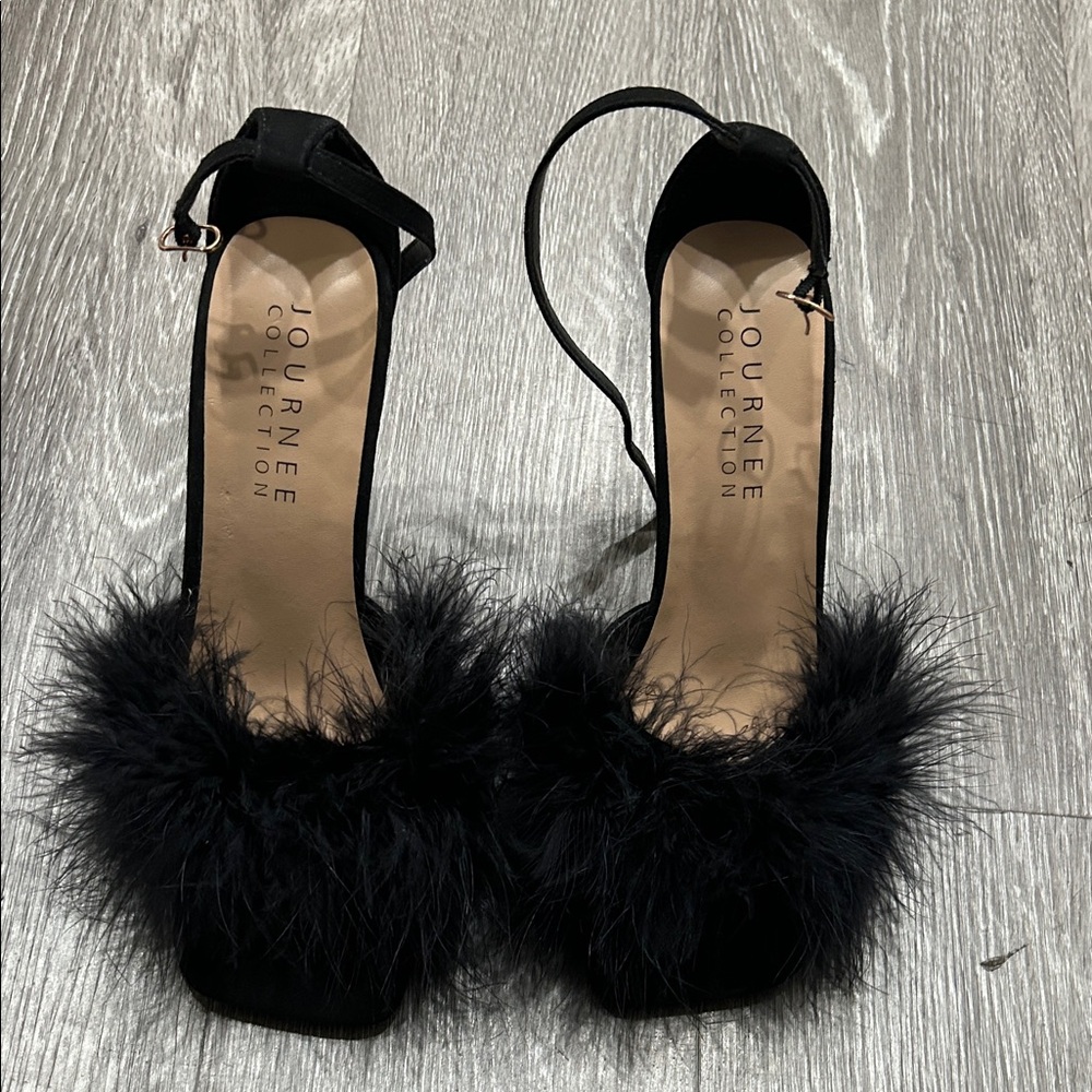 Journee Collection Black Feathered Heels
